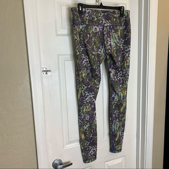Lululemon Wunder Under Pant Full-On Luxtreme 
Floral Sports Backdrop Iris Flower - Picture 9 of 9